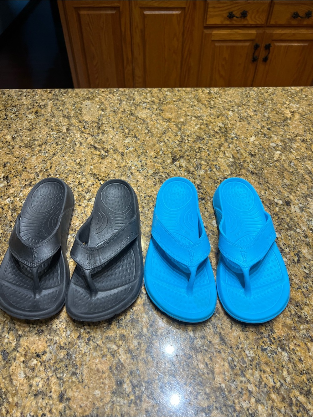 Nuusol bundle  Casual Foam Flip Flops - Black and Bright Blue
